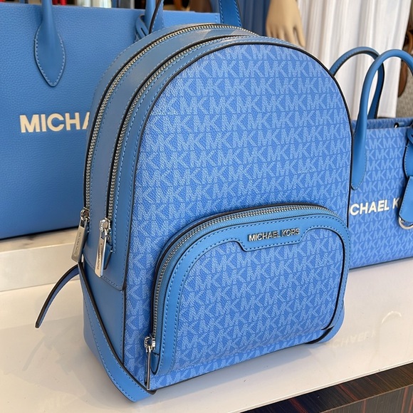 Michael Kors Jaycee Medium Signature Logo Backpack
South Pacific
NWT - Picture 1 of 16